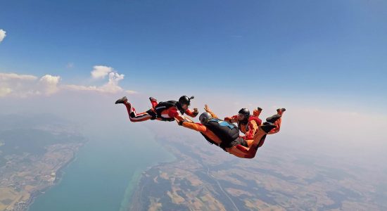 aff-lsgy Apprends le parachutisme!