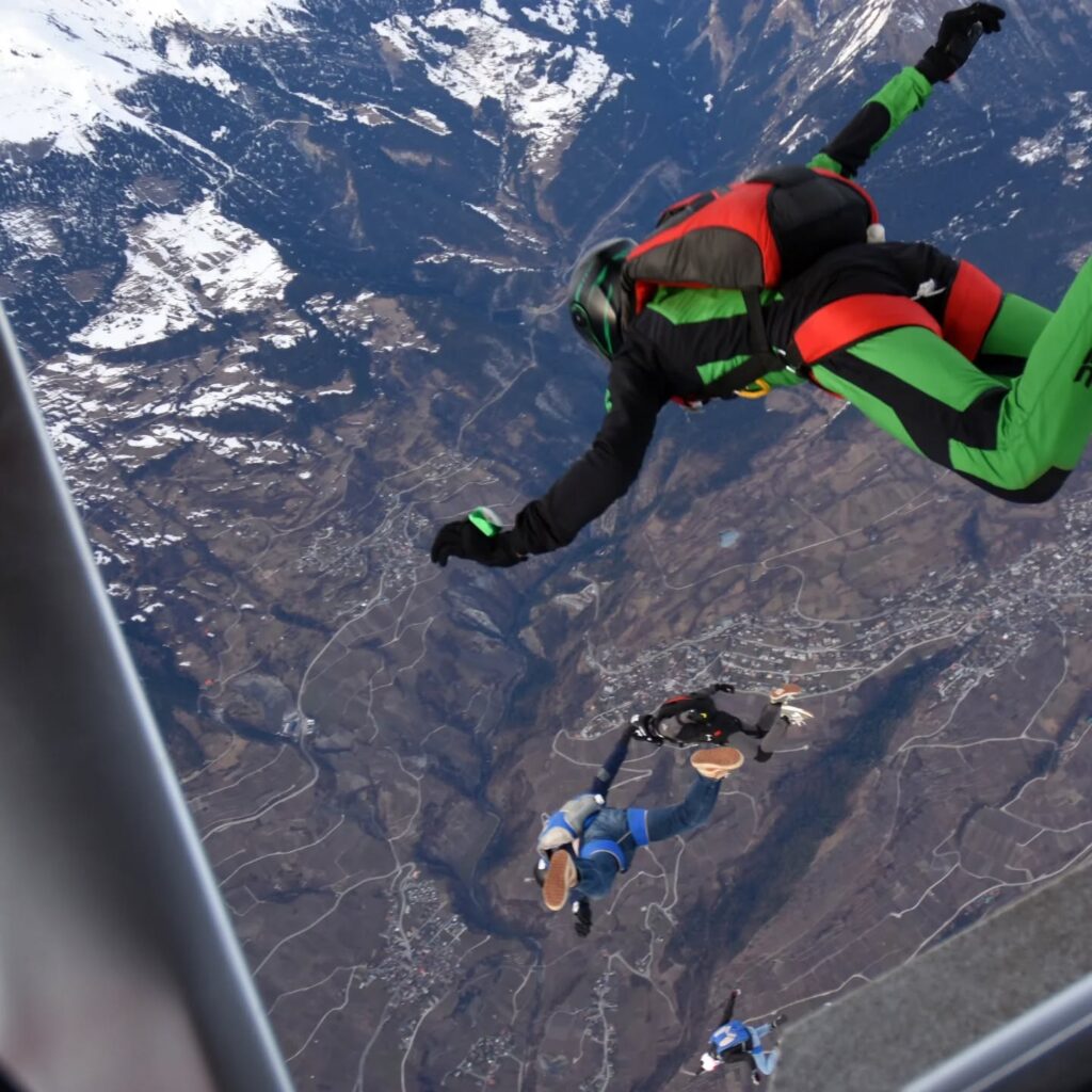 Instagram post from romandieparachutisme. This post is in position 9.